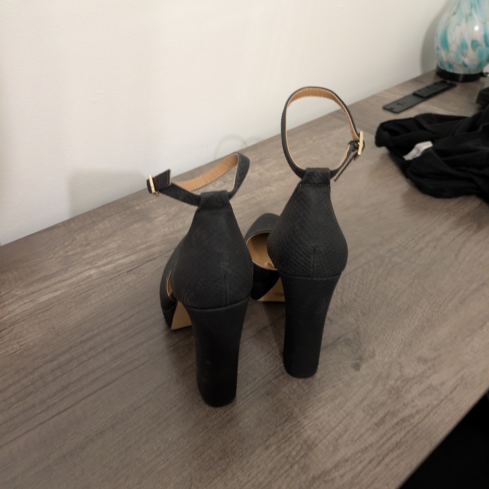 Jessica Simpson Black Platform Heels